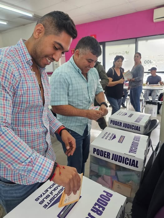 Ejerce Chano su derecho al voto