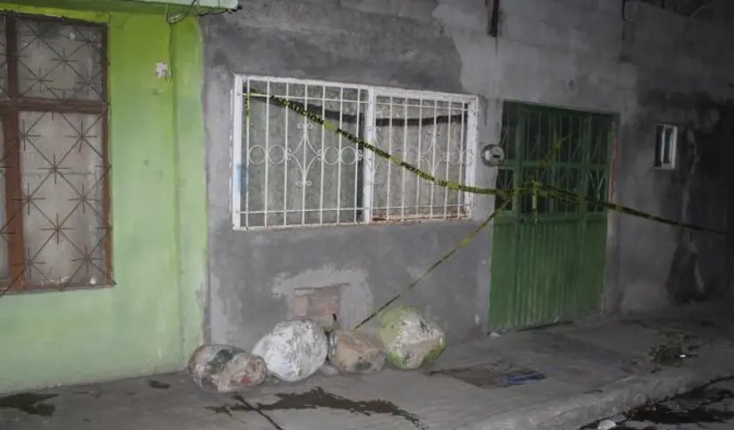 Le dan golpiza y fallece en casa de su amigo