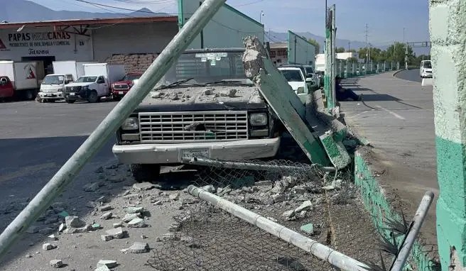 Grave tras impactar Mercado de Abastos