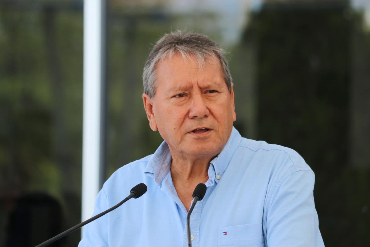 Entrega Óscar Ríos equipo para limpieza