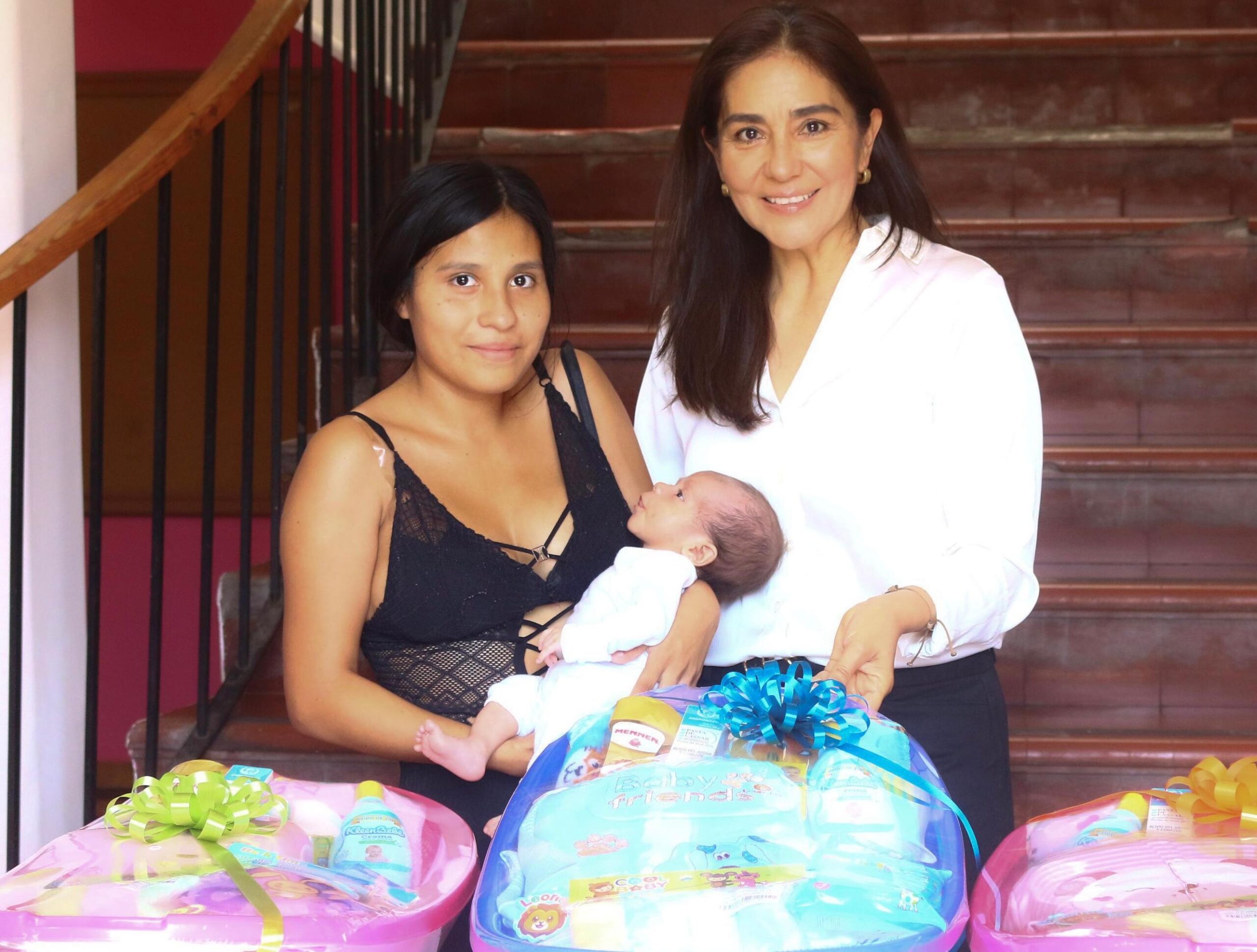 Entrega DIF Municipal artículos para recién nacidos en Ramos Arizpe