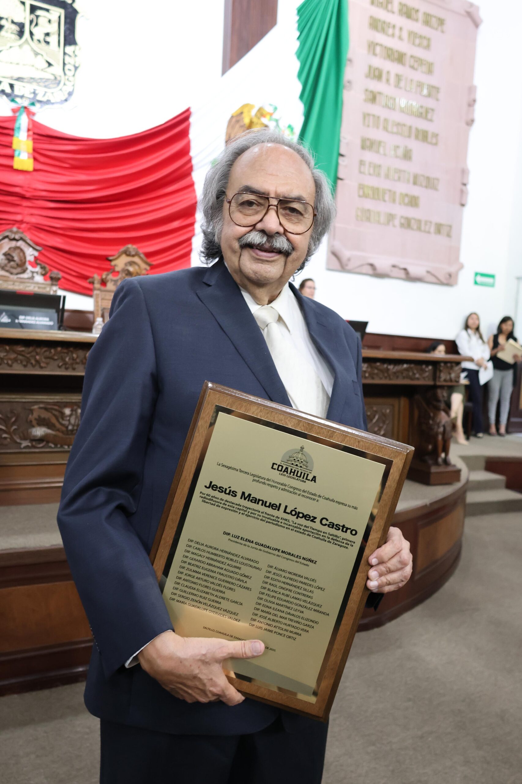 Reconoce Congreso de Coahuila  trayectoria de Jesús López Castro al frente de la XHKS