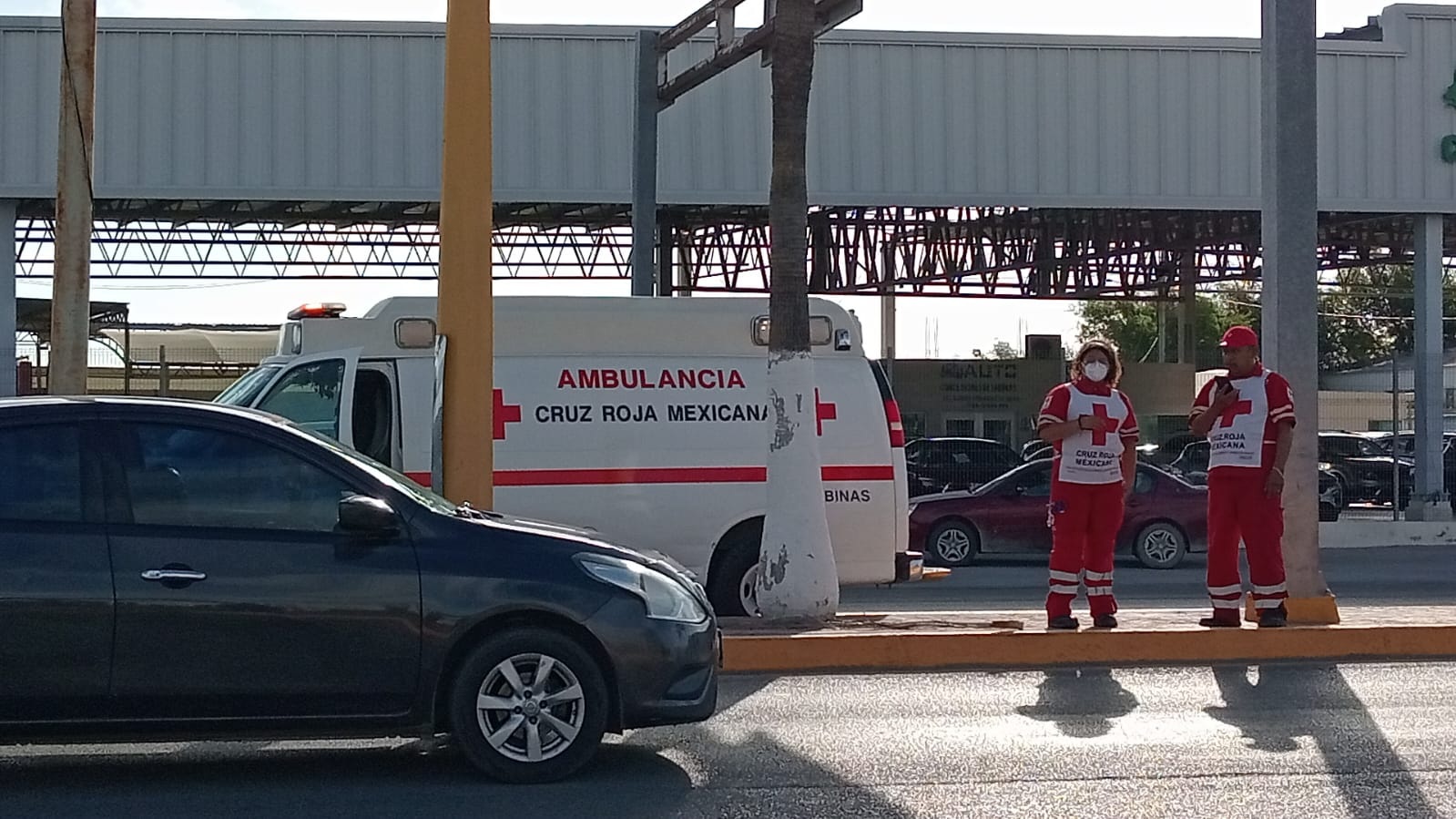 Resulta mujer lesionada tras aparatoso choque