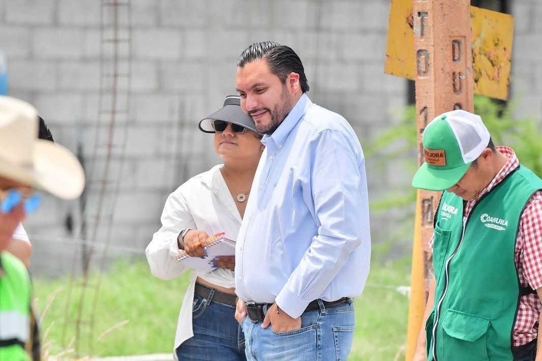 Supervisa Carlos labor de bacheo en colonias