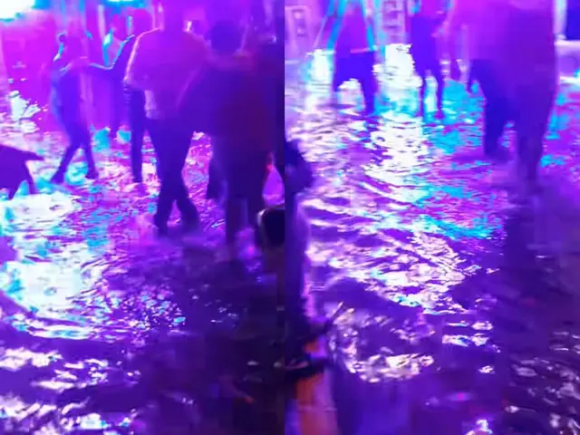 Bailan entre aguas negras en Tlaxcala; video en TikTok se vuelve viral