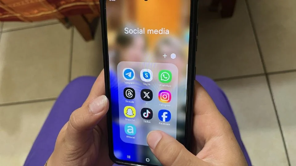 Unión Europea buscará establecer una edad mínima para acceder a las redes sociales