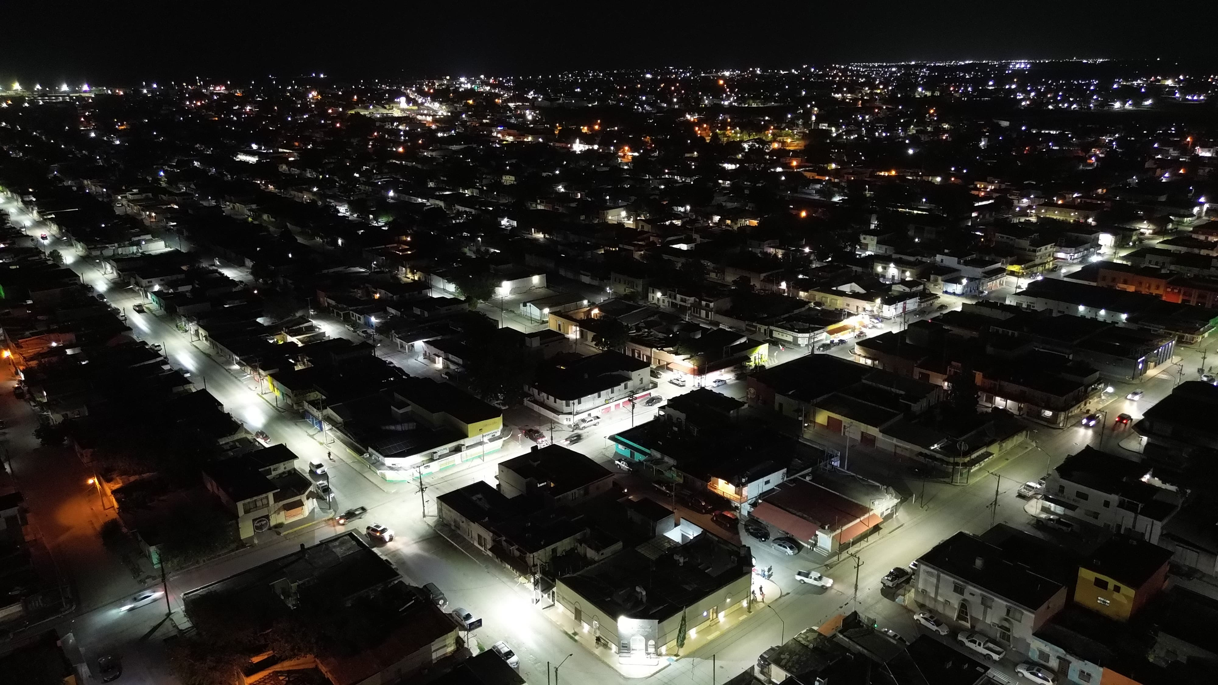 Lidera Óscar Ríos la transformación del alumbrado en San Juan de Sabinas