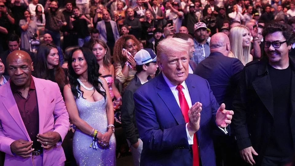 Trump pone una pausa en su pleito con Musk y asiste a función de UFC en donde fue ovacionado de pie