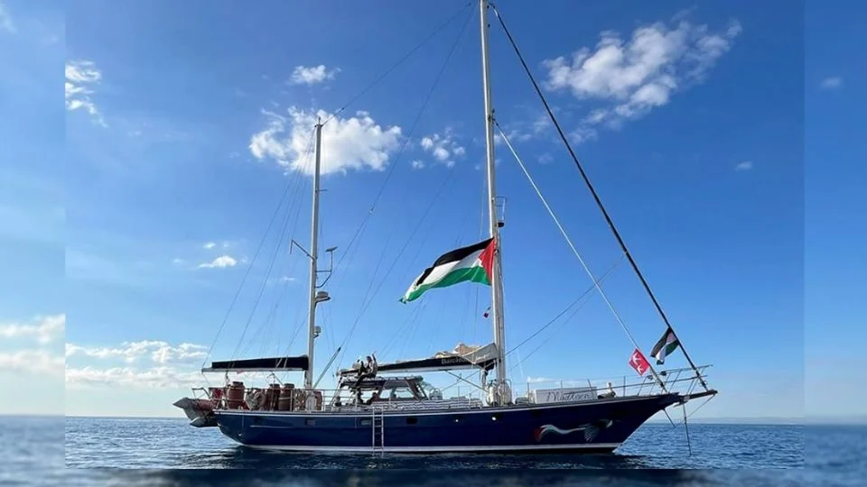 Greta Thunberg acusa que Israel secuestró bote en el que llevaba ayuda a Gaza; Exteriores afirma que pasajeros están con bien