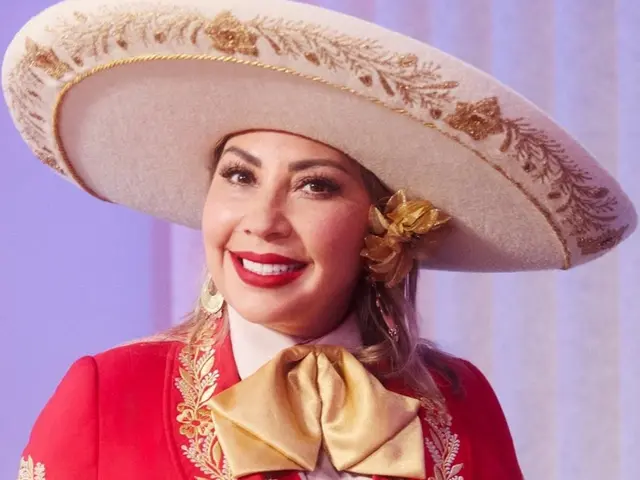 Deyra Barrera se disculpa tras cometer error al interpretar el Himno Nacional