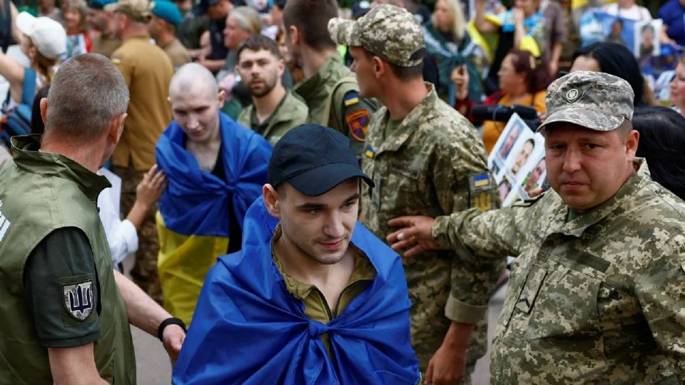 Rusia y Ucrania realizan el primer intercambio de prisioneros menores de 25 años; se desconoce la cantidad