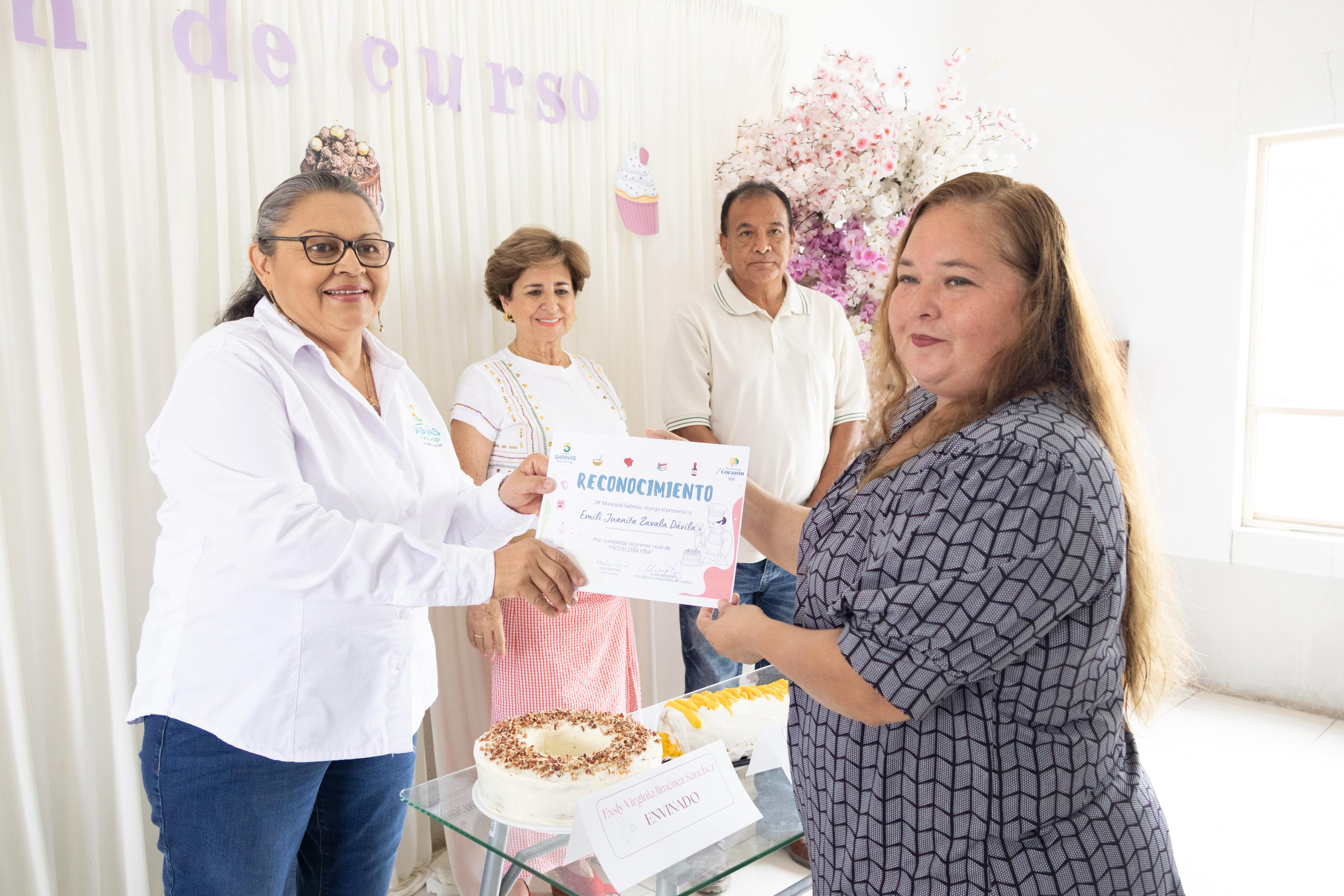 Clausuran Curso de Pastelería en DIF Cloete