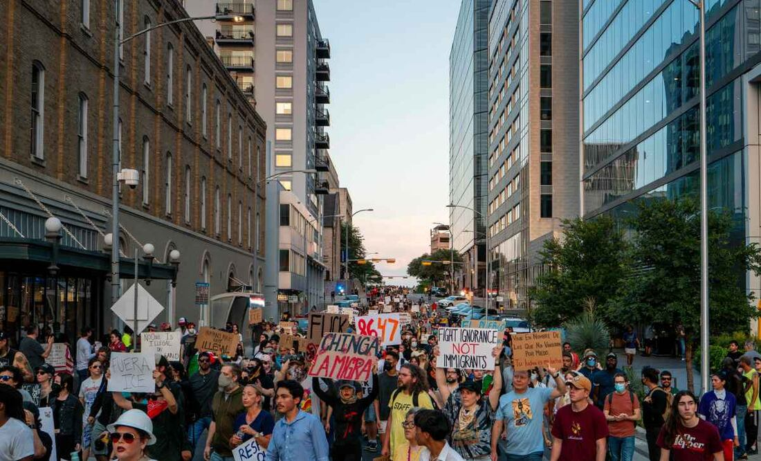 Cientos de personas salen a la calle en Texas; apoyan las protestas contra las redadas en Los Ángeles