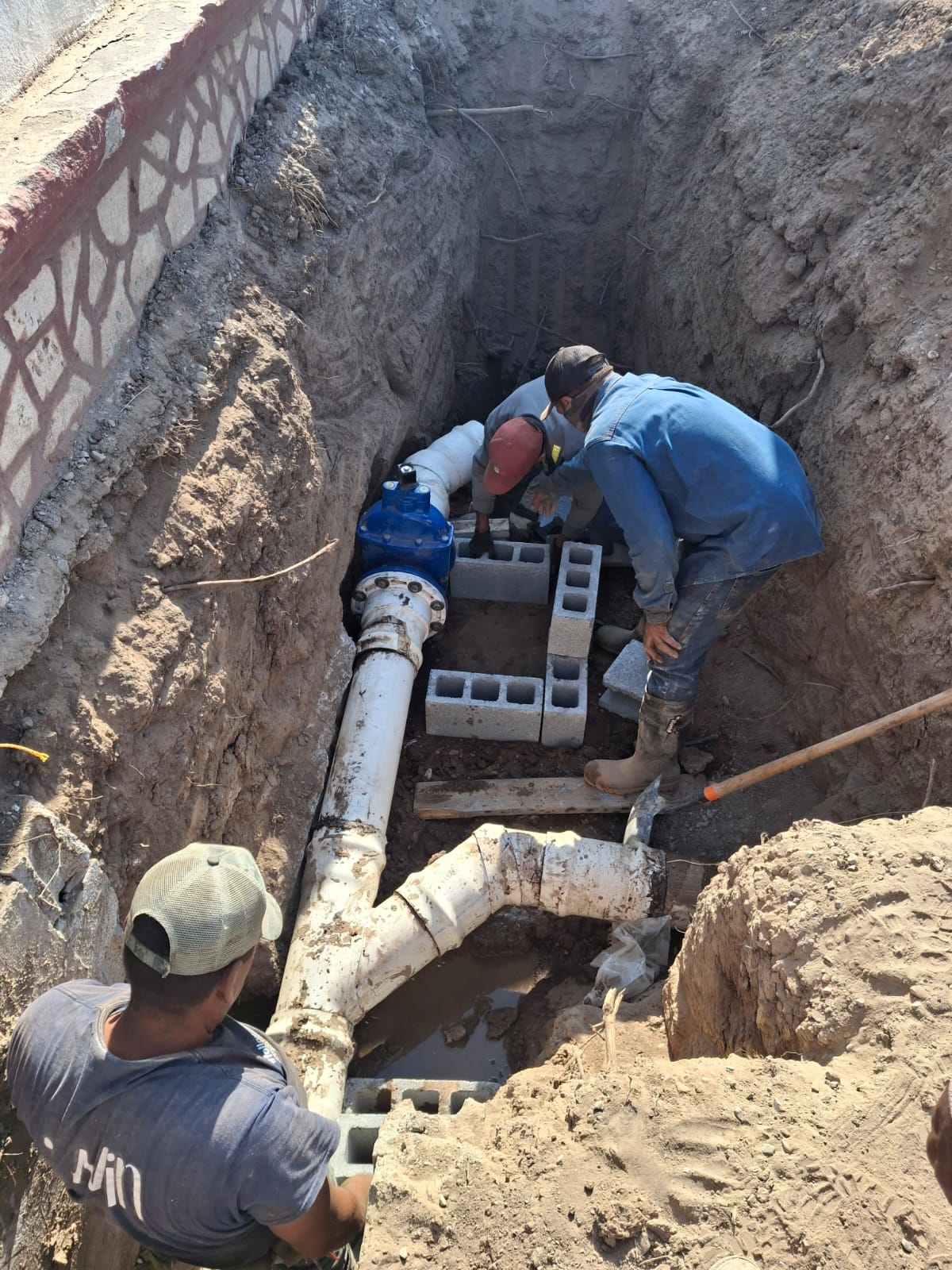 Supervisa Yesica trabajos de mantenimiento a pozos de Simas Castaños