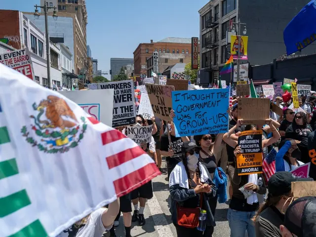 «¡Donald Trump tiene que irse!», gritan manifestantes en EU