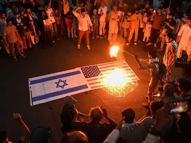 Acepta Trump posible intervención de EU en conflicto entre Irán e Israel