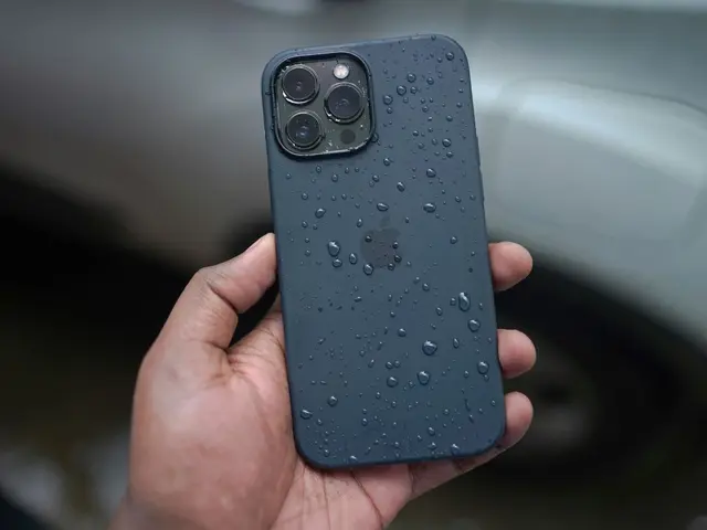 ¿Qué hacer si tu celular se moja? Evita estos errores y sálvalo a tiempo