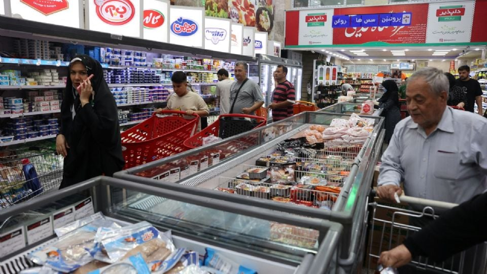 Irán pide a la población eliminar WhatsApp; acusa que recopila información para Israel