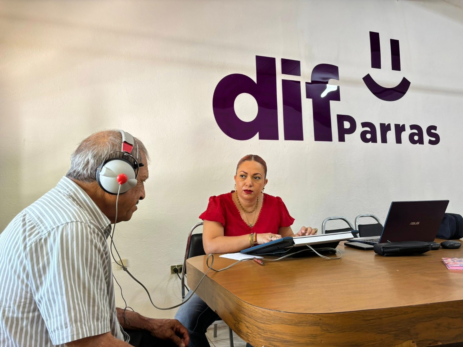 Atiende DIF Parras salud auditiva de la población