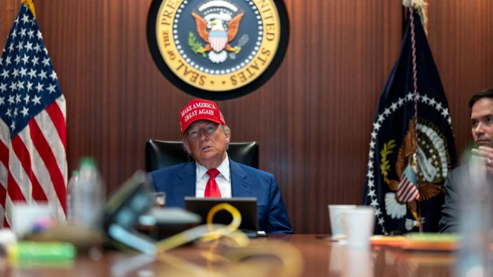 Trump utilizó «cortinas de humo» y señuelos para ejecutar su ataque contra Irán, destacan medios de EU