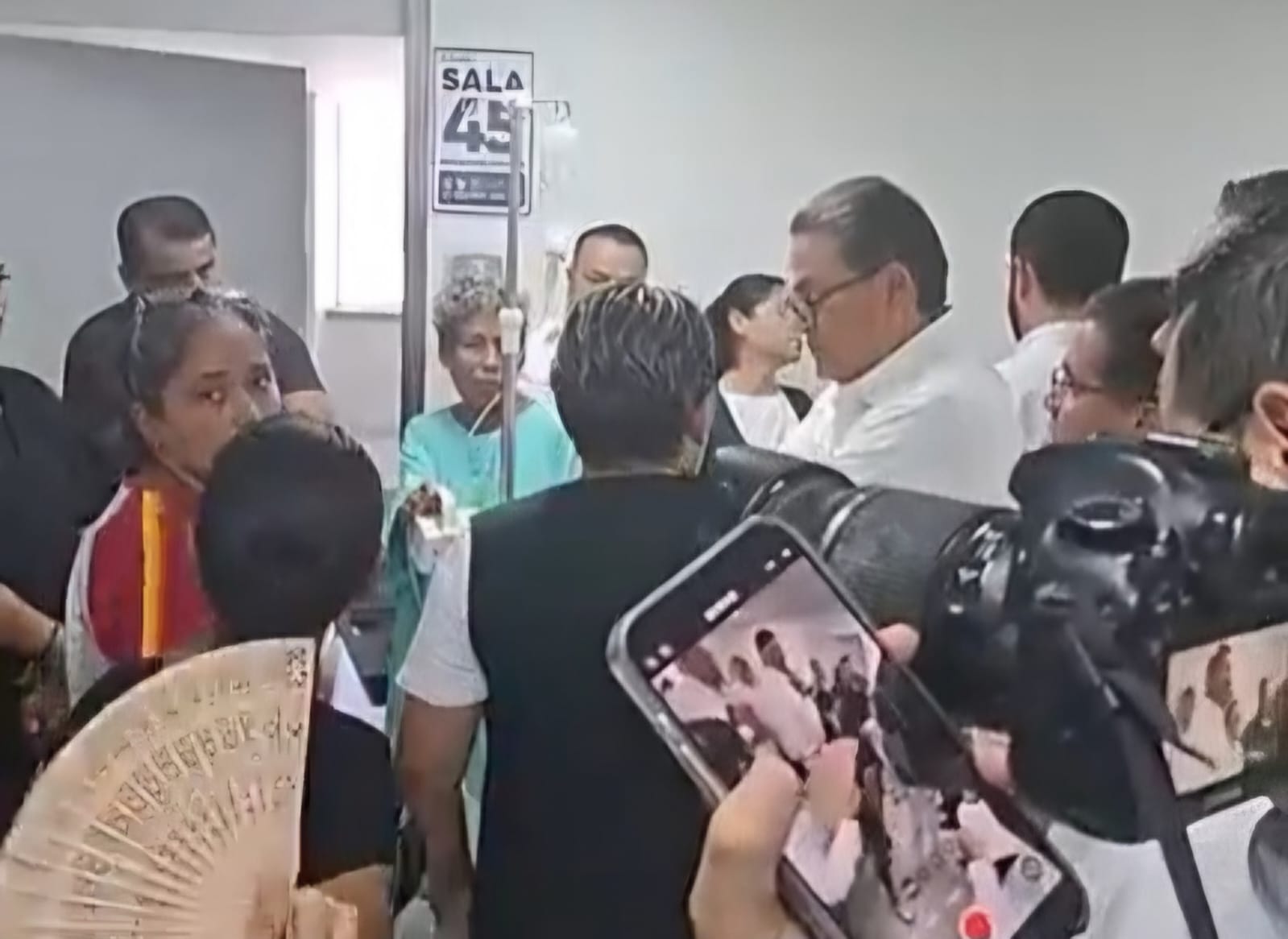 Apagan climas a directivos de IMSS