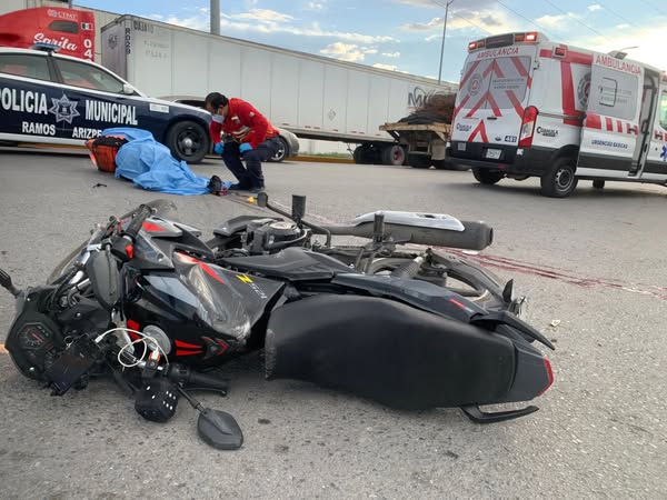 Muere joven repartidor arrollado por camioneta
