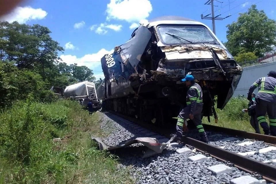 Choca Tren Interoceánico con tráiler en Tabasco