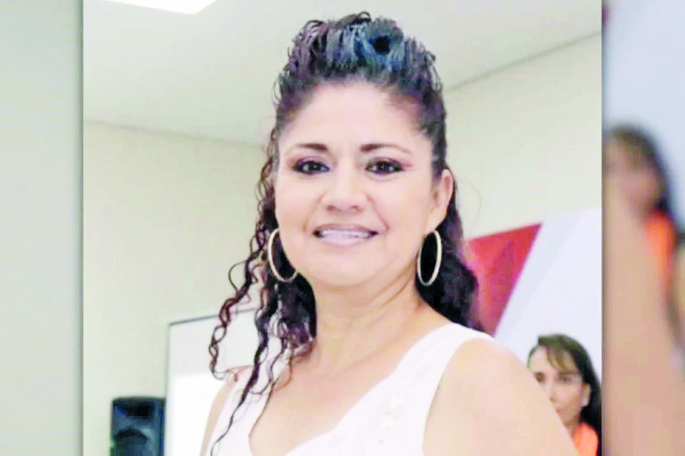 Asesinan en su vehículo a ex candidata de Manzanillo
