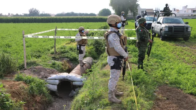Condenan a 31 años a ex mandos militares de Pemex por huachicoleo