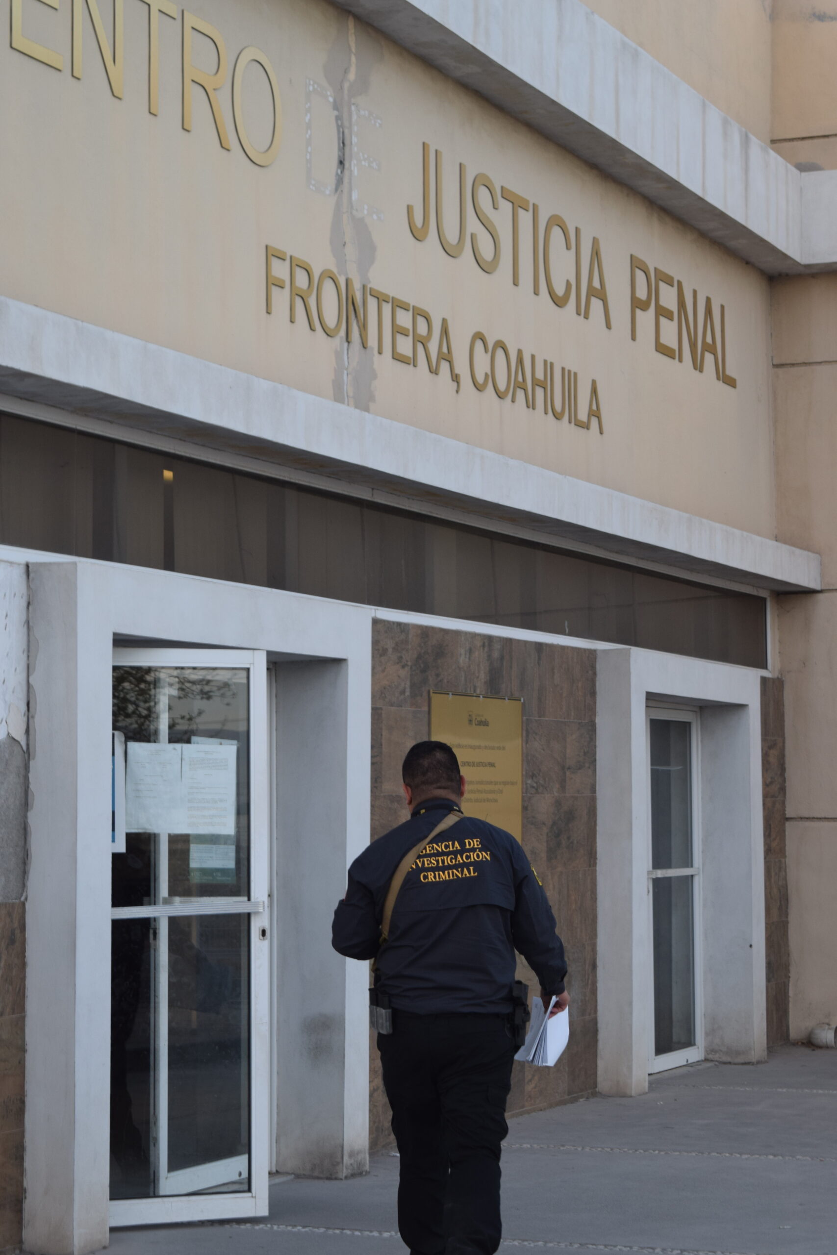 Reclaman 75 mil pesos a ebria que chocó casa