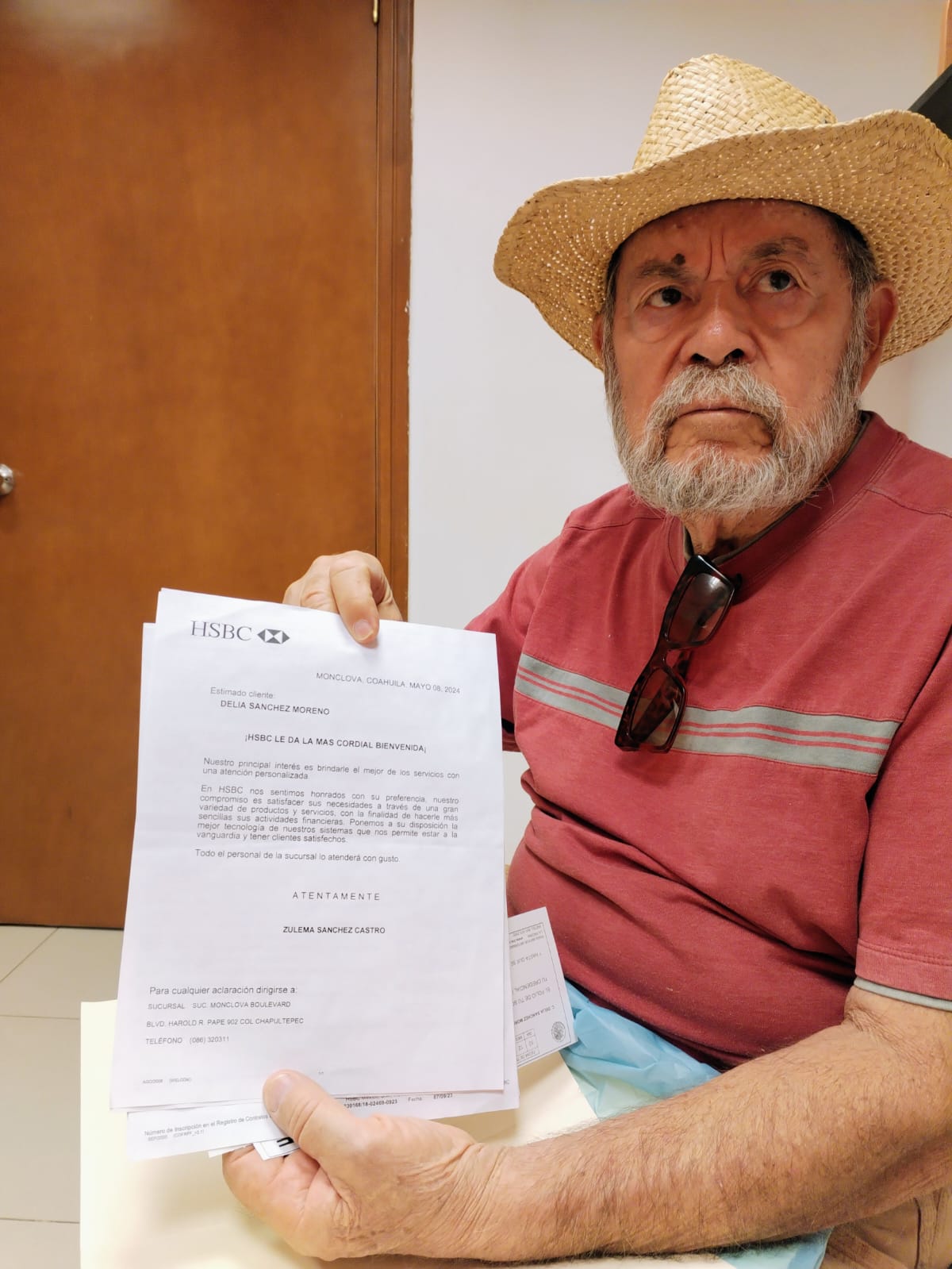 Retiene banco HSBC 400 mil a beneficiario