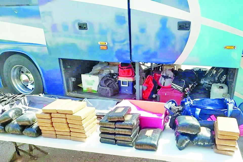 Caen 44 pasajeros con droga en Sonora