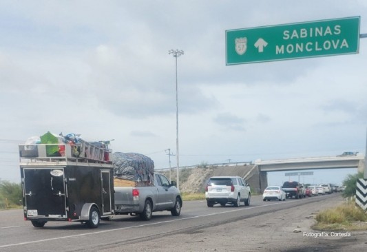 Aprovechan paisanos puente; saturan la 57