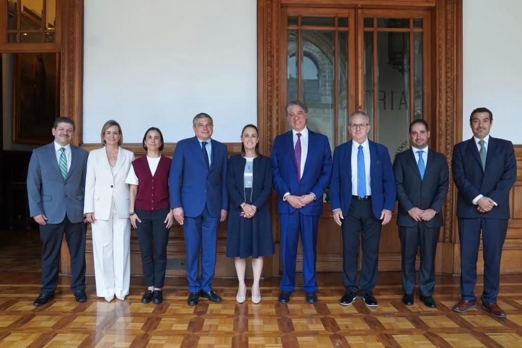 Recibe Sheinbaum a directivo de empresa vinculada a ‘casa gris’
