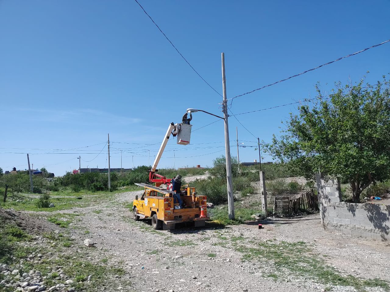 AVANZA MEJORA DEL ALUMBRADO PÚBLICO EN COLONIAS DE CASTAÑOS