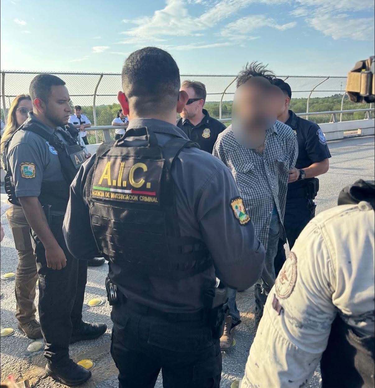 Entrega AIC a U.S Marshals a narcomenudista americano