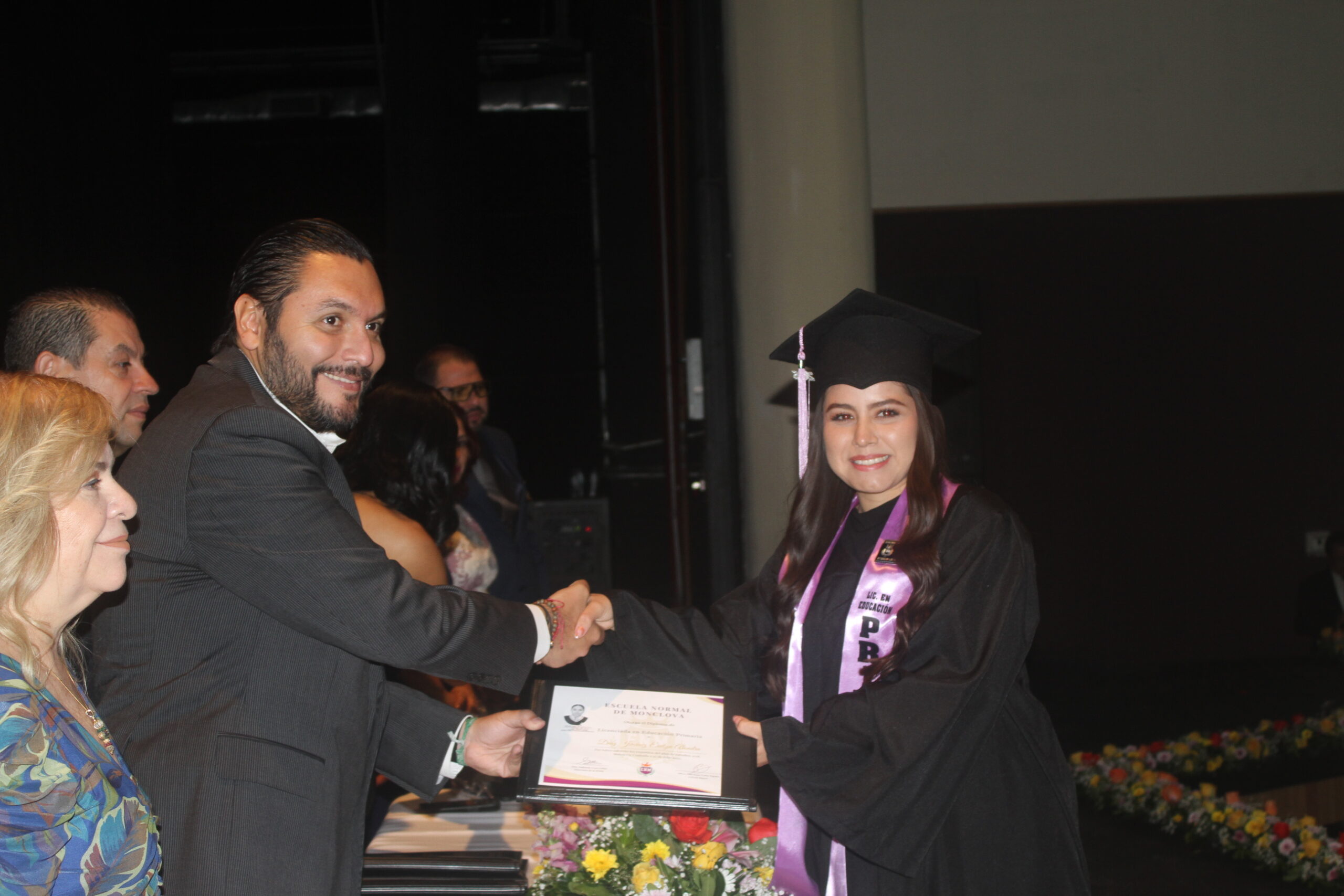 Celebran graduación de 133 nuevos maestros