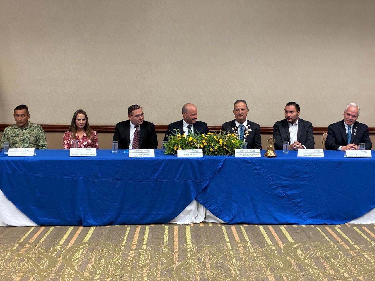 Encabeza Andrés Osuna la Presidencia de Club Rotario