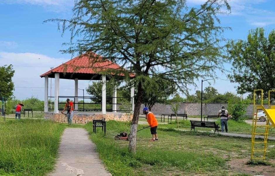 Limpia Múzquiz plaza de la Santísimo Redentor