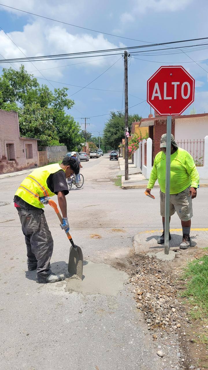 Inicia Laura campaña de señalización vehicular