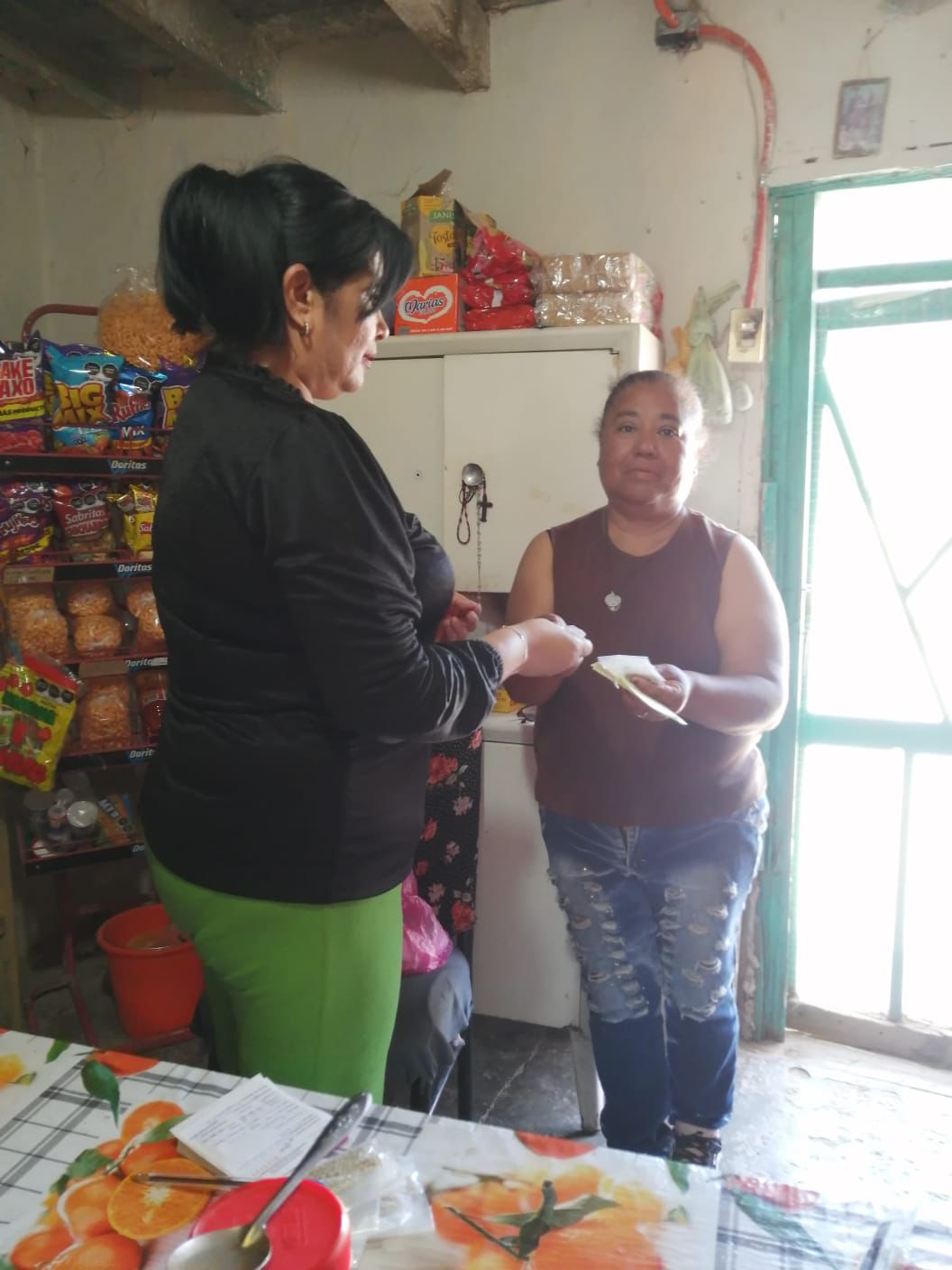 Cumple Adriana con ejidatarios de El Oro