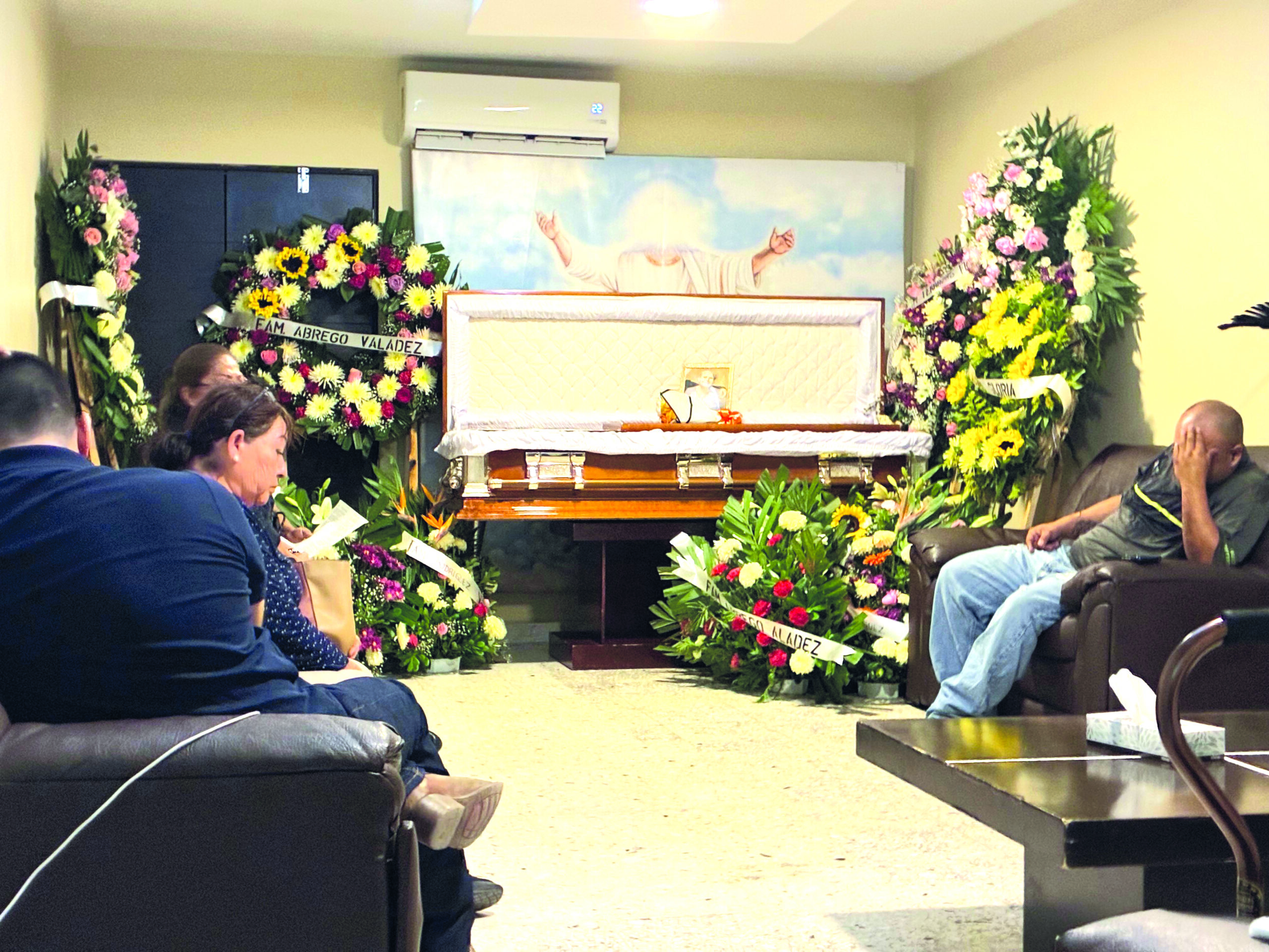 Desgarrador adiós le dan hijos a doña Lupe