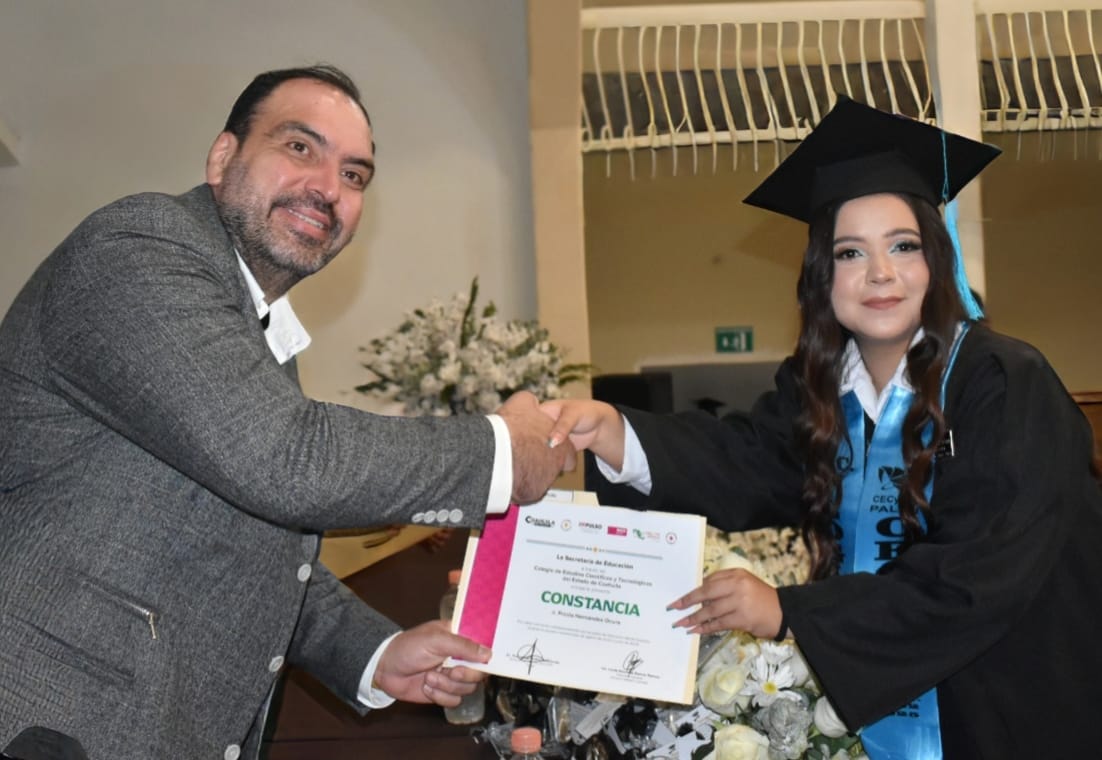Gradúa CECyTEC a jóvenes técnicos