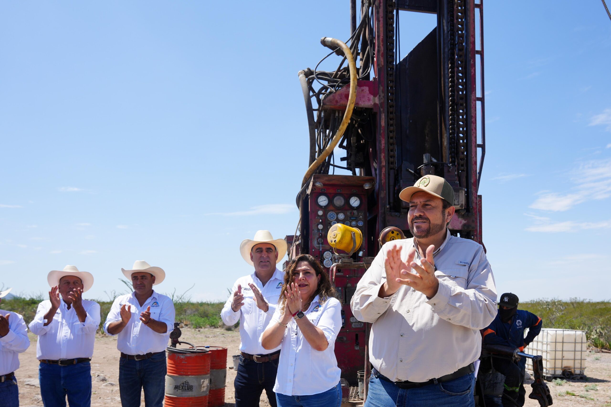 Supervisa Tomás obra en sector Nuevo Yucatán