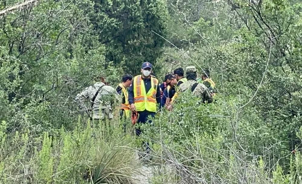 Encuentran senderistas cuerpo en Zapalinamé