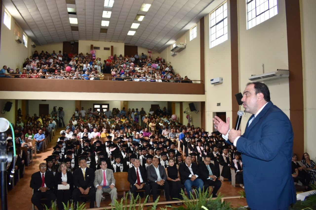 Egresan 162 jóvenes de la Normal de San Juan