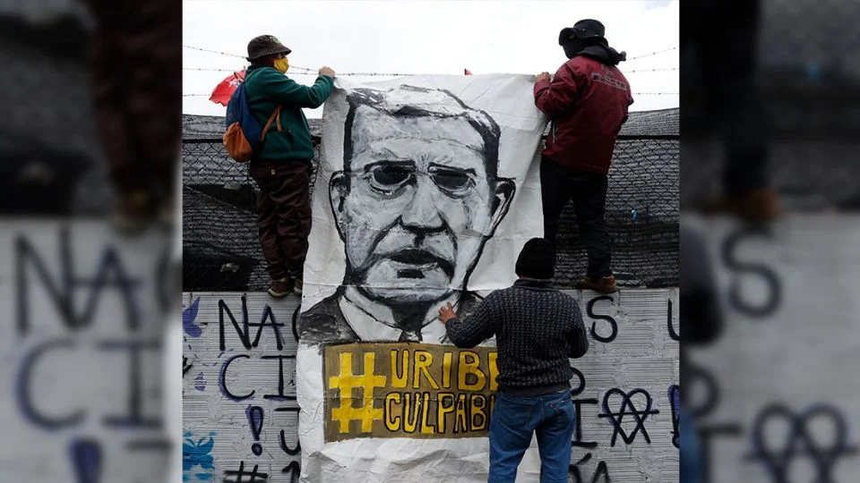 Uribe, culpable de soborno: Jueza
