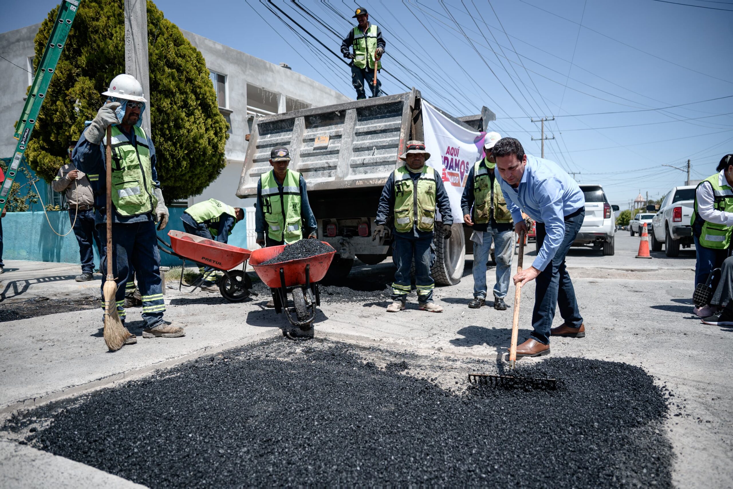 Siguen en Saltillo labores de bacheo: Javier Díaz