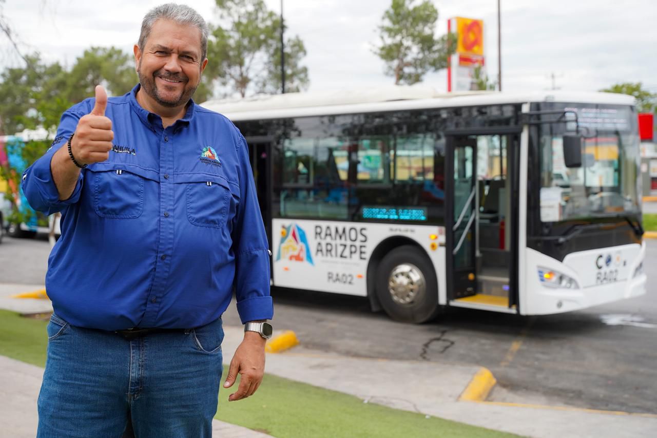 Presenta Tomás Gutiérrez unidades de transporte gratuito para estudiantes y población en general