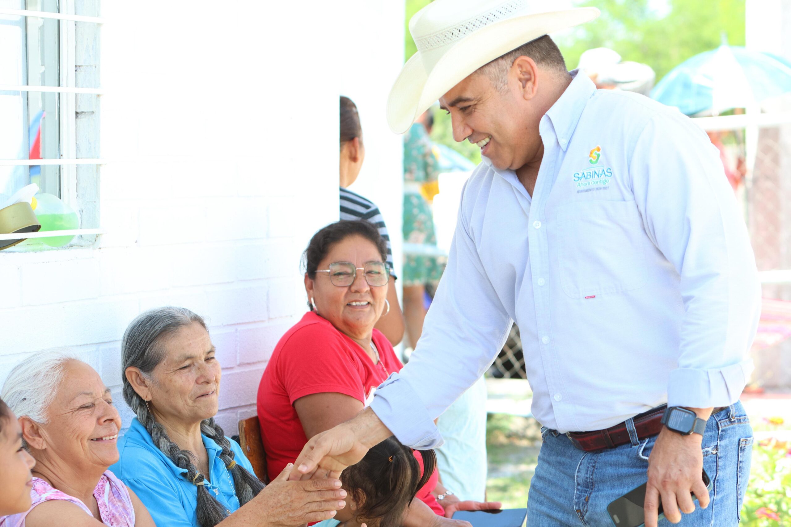 Sabinas refuerza atención a comunidades alejadas: Chano Díaz visita Valle Dorado y compromete acciones concretas
